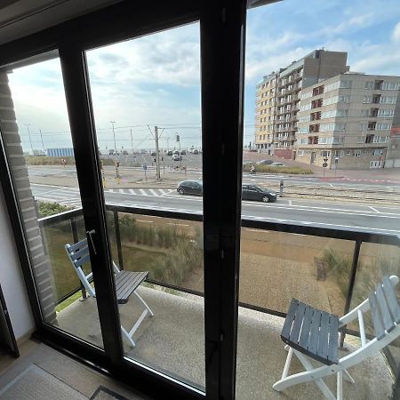 Frontaal Zeezicht In Appartement De Strandjutter Ostend Exterior photo
